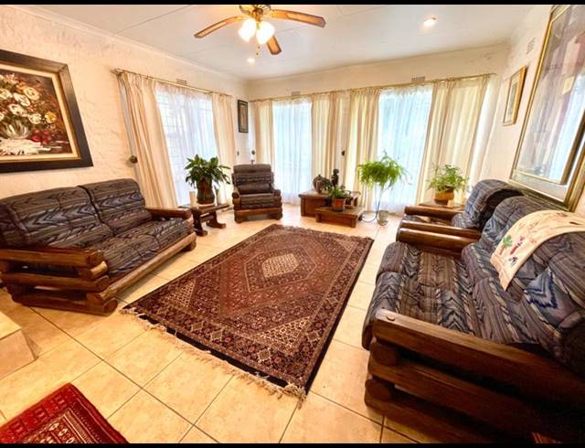 6 BEDROOM HOUSE FOR SALE IN NOORDHEUWEL